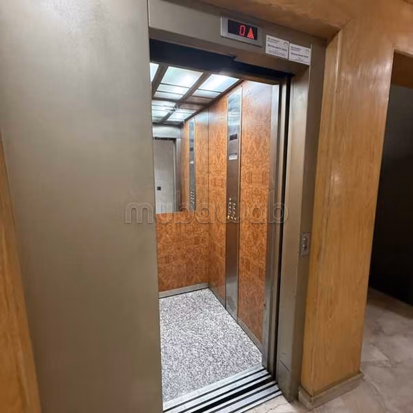 Appartement à Louer de 163.0 m² à Casablanca, 
Hopitaux