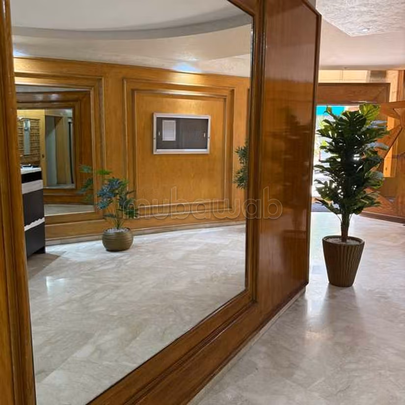 Appartement à Louer de 163.0 m² à Casablanca, 
Hopitaux