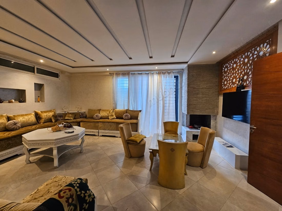 Villa with private garden for rent in Targa - 300 m²