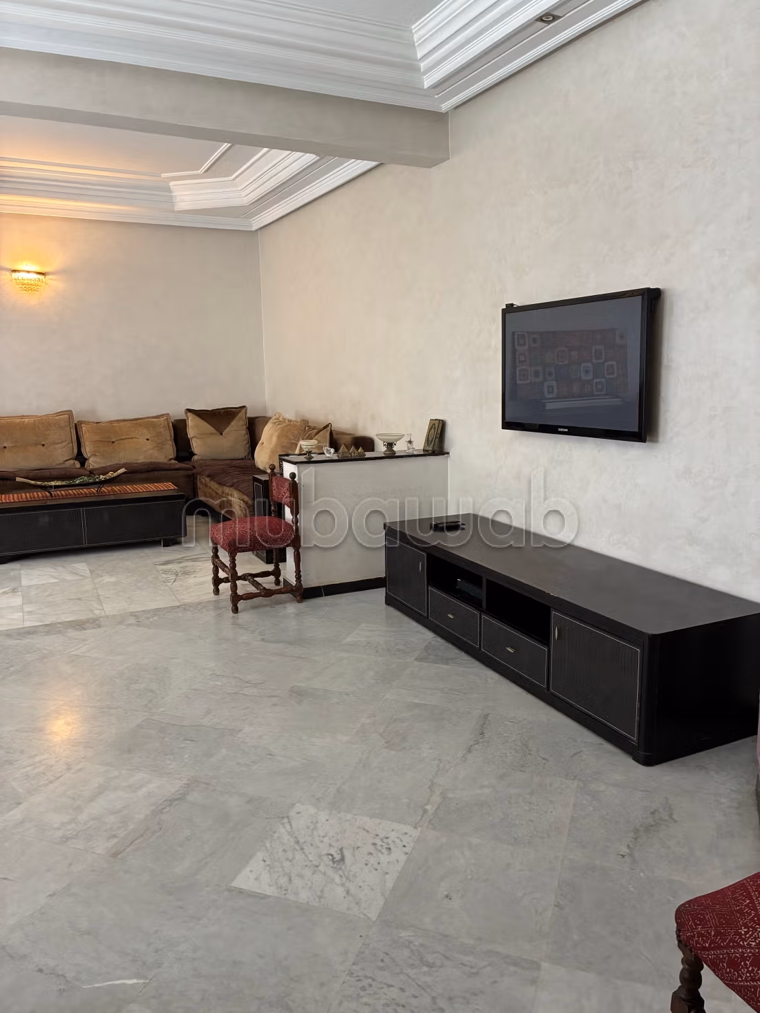 Appartement à louer à Mers Sultan. 
4 chambres agréables. 
Service de concierge, cheminée — 3