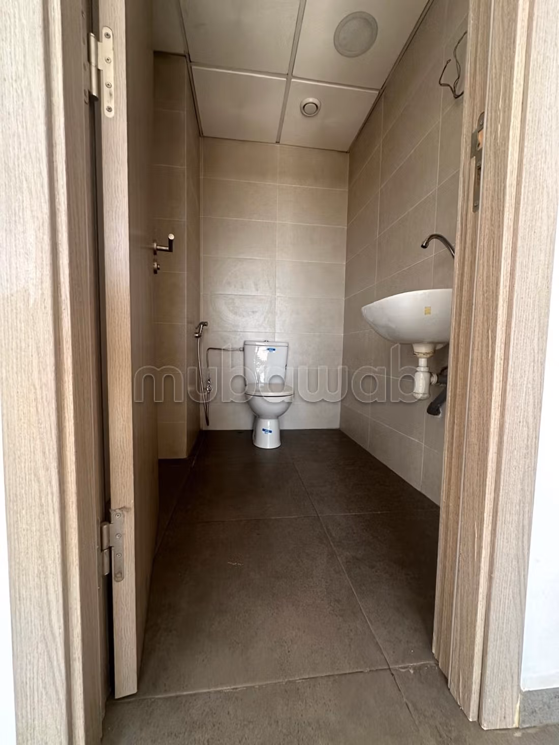 Offices for rent in Anassi. Area 66 m². With elevator and terrace