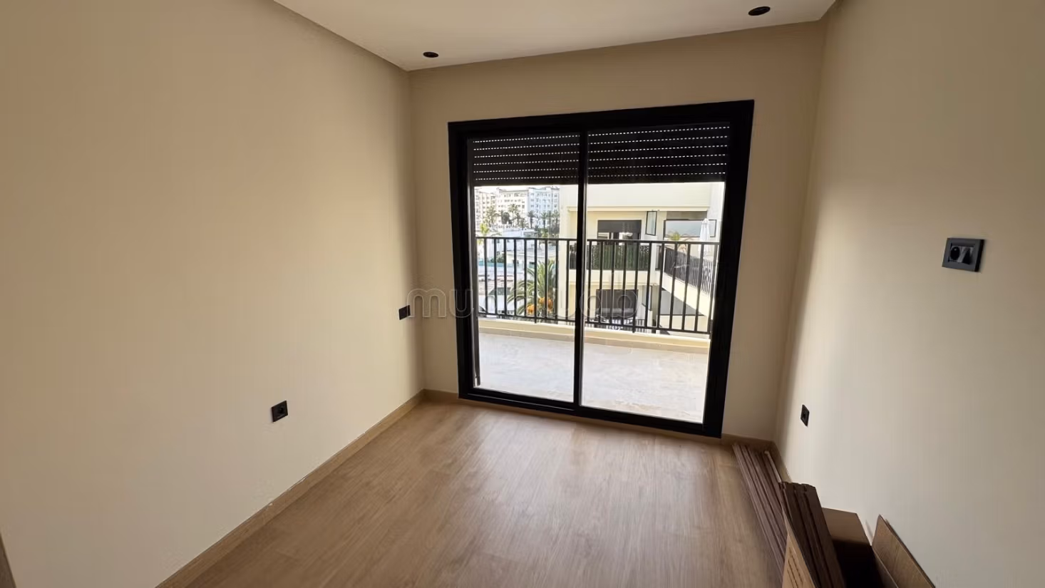 Nuovo appartamento di alta qualità di 95m² con 2 terrazze e parcheggio