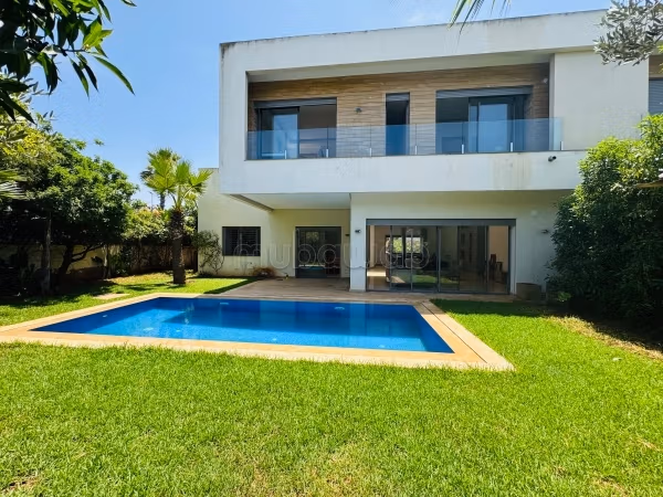 Espléndida Villa Moderna con Piscina en Anfa / Ain Diab - Vacía o Amueblada