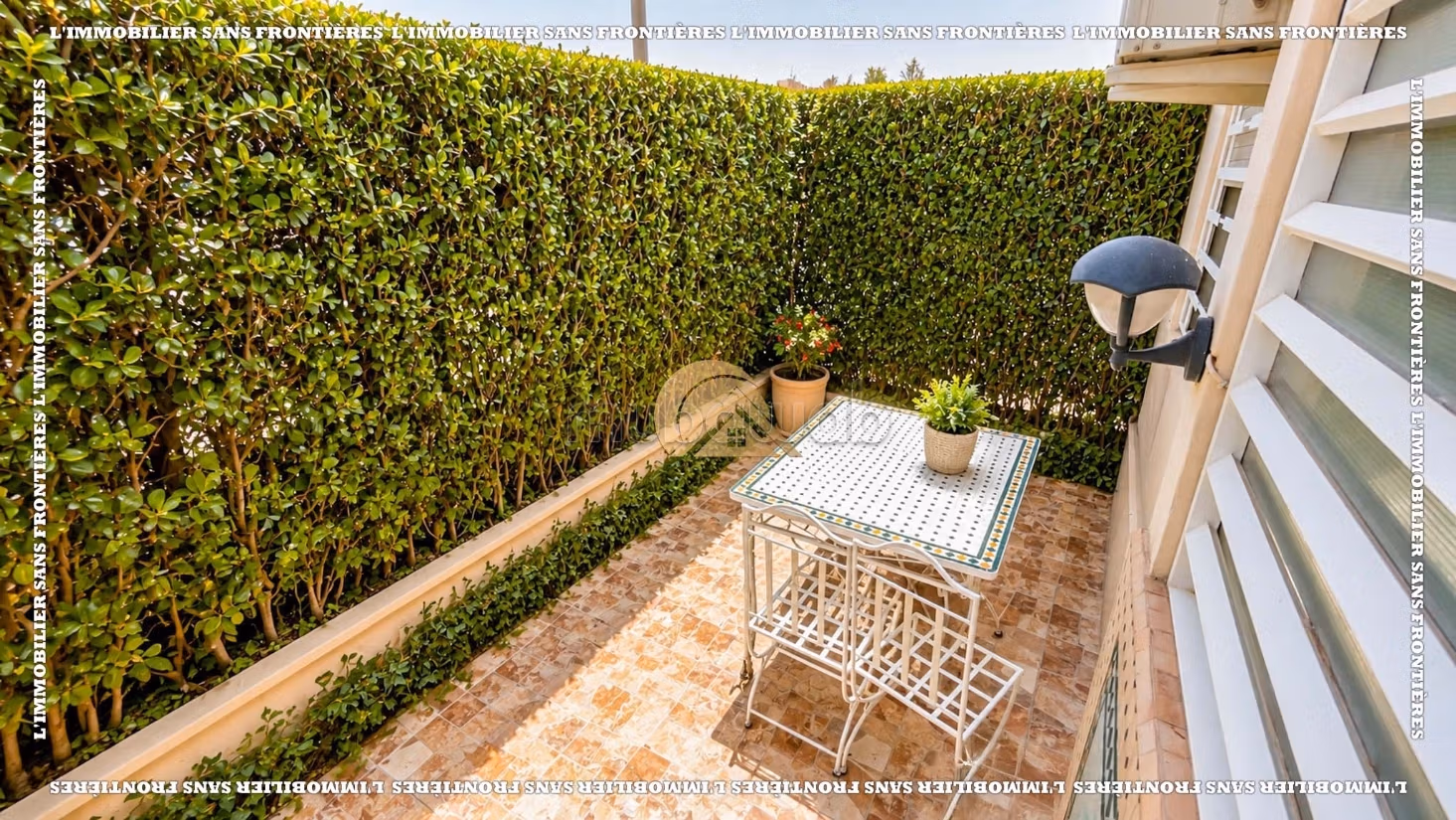 Appartamento arredato in affitto sulla Route d’Amizmiz, Marrakech – Piano terra con giardino privato – 83 m²