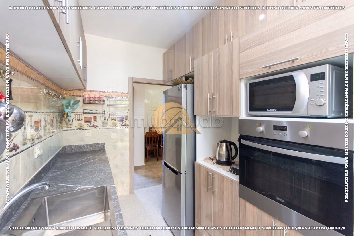 Appartamento arredato in affitto sulla Route d’Amizmiz, Marrakech – Piano terra con giardino privato – 83 m²