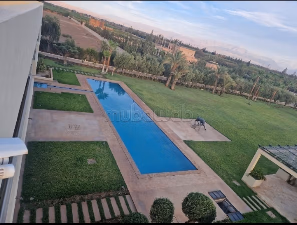 Villa de luxe à vendre à Route de l'Ourika.
Surface de 2ha.
Places de parking et terrasse