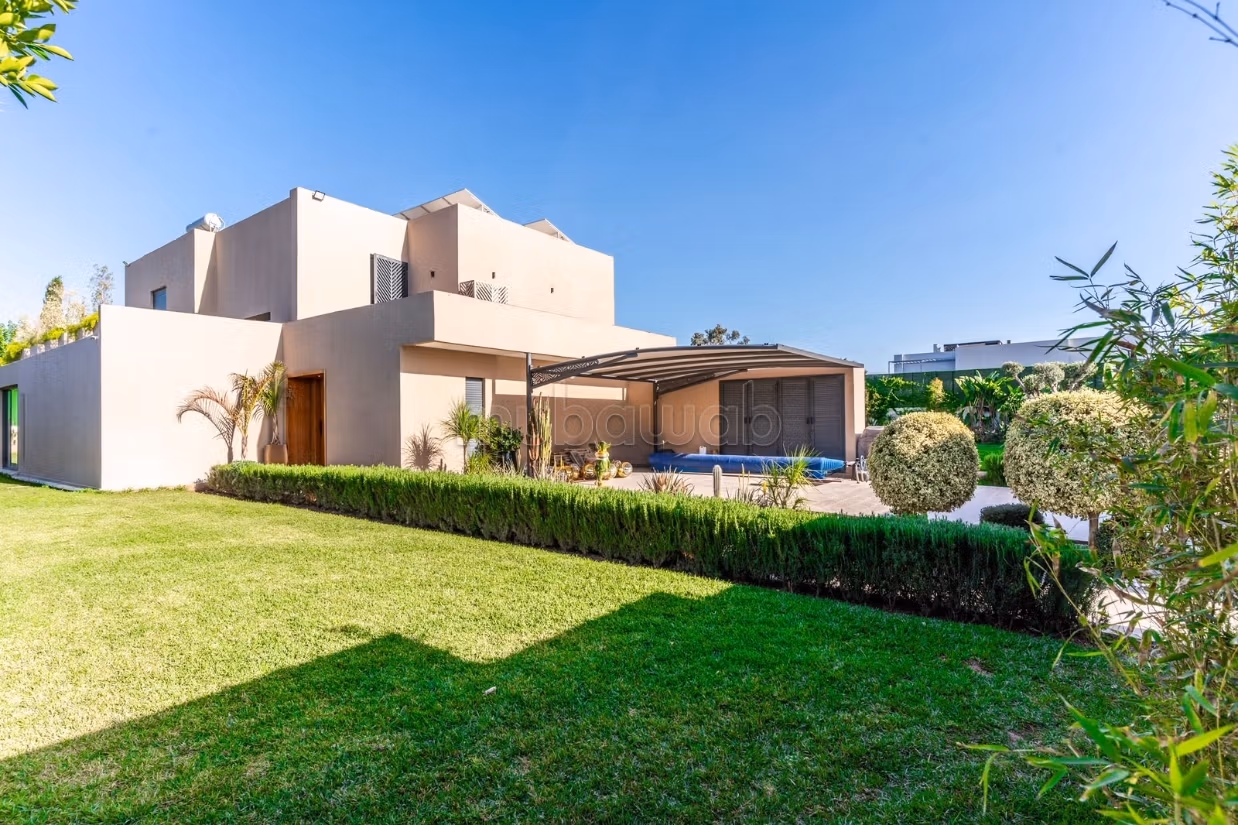 Villa d'Exception meublée 2000m2 terrain km 9