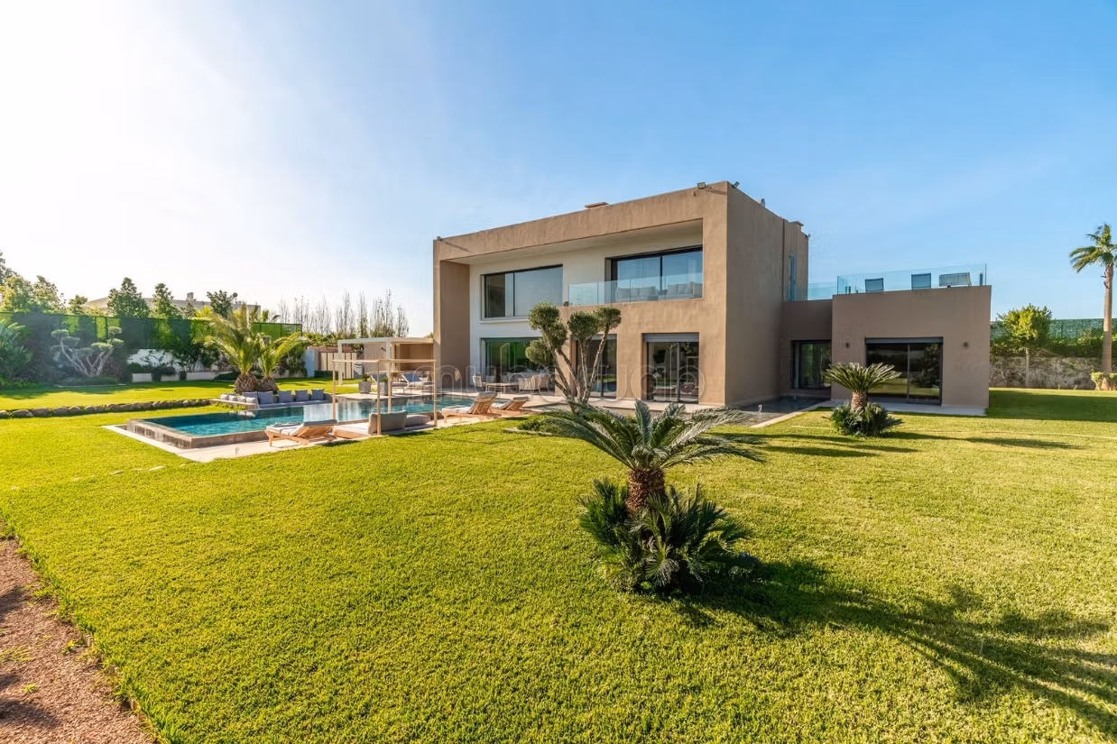 Villa d'Exception meublée 2000m2 terrain km 9