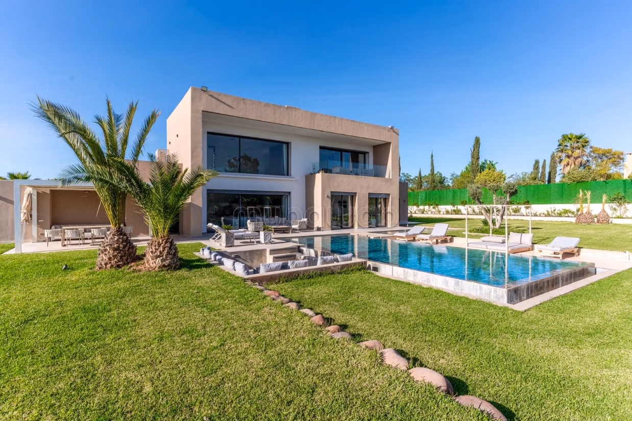 Villa d'Exception meublée 2000m2 terrain km 9