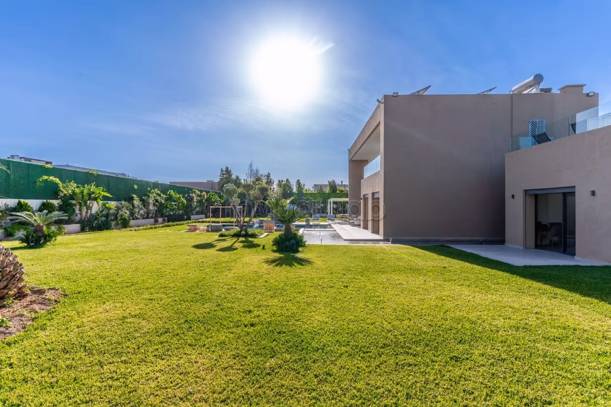 Villa d'Exception meublée 2000m2 terrain km 9