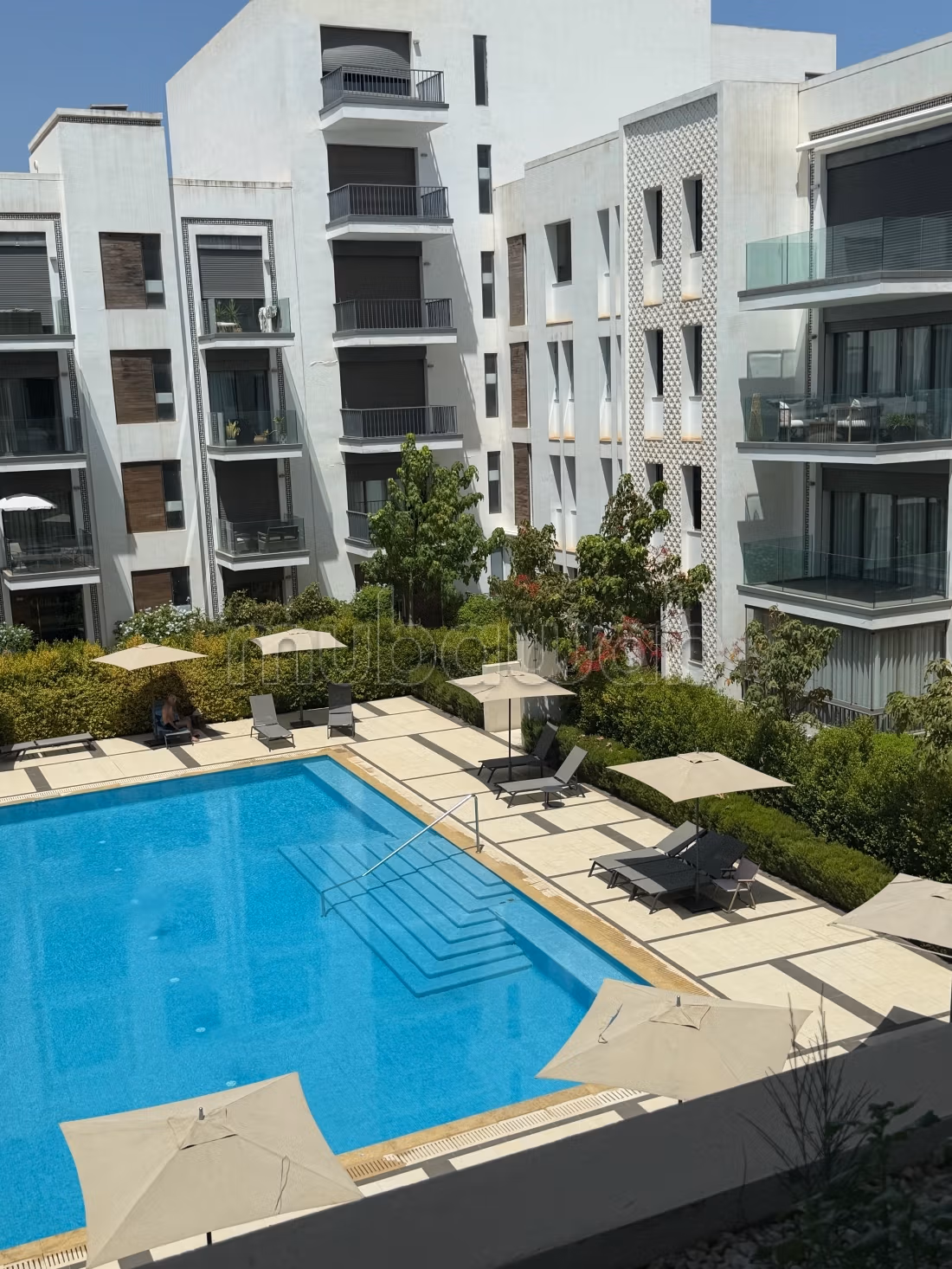 Louez cet appartement à Souissi.
3 pièces.
Bien meublé