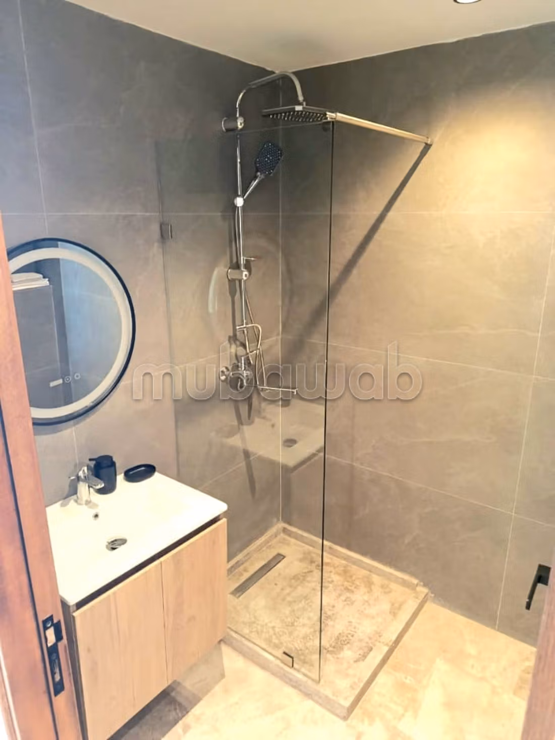 Appartement en location à Ferme Bretonne Hay Arraha.
Surface totale 103 m².
Meublé — 6