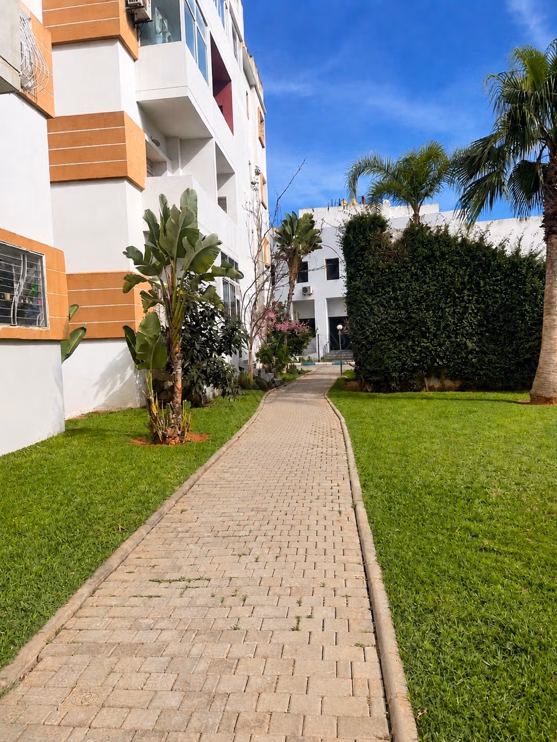 Superb 2 Bedroom Renovated Apartment on the Ground Floor – Calm and Pleasant Residence