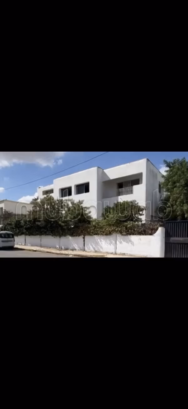 Commerciële villa te koop