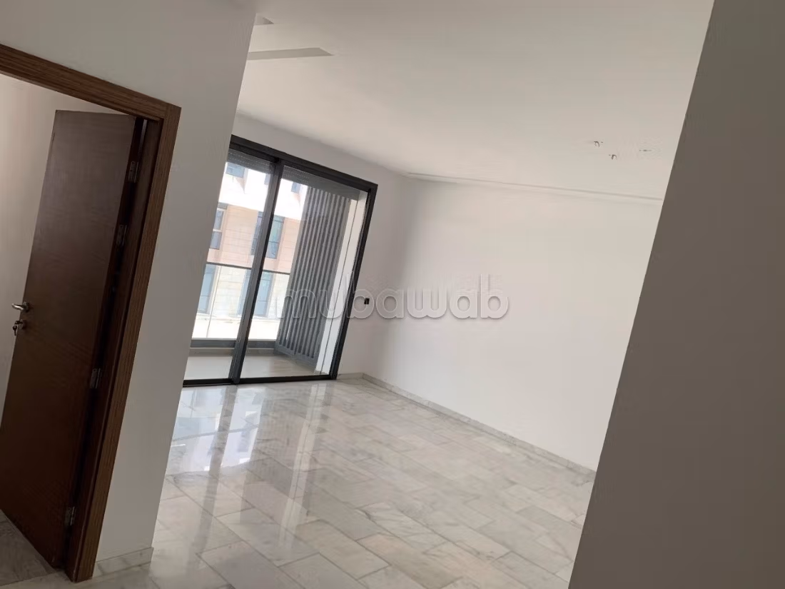 CFC bel appartement en location à Longchamps Hay Al Hanâa. 2 chambres agréables. Résidence avec concierge, climatisation générale