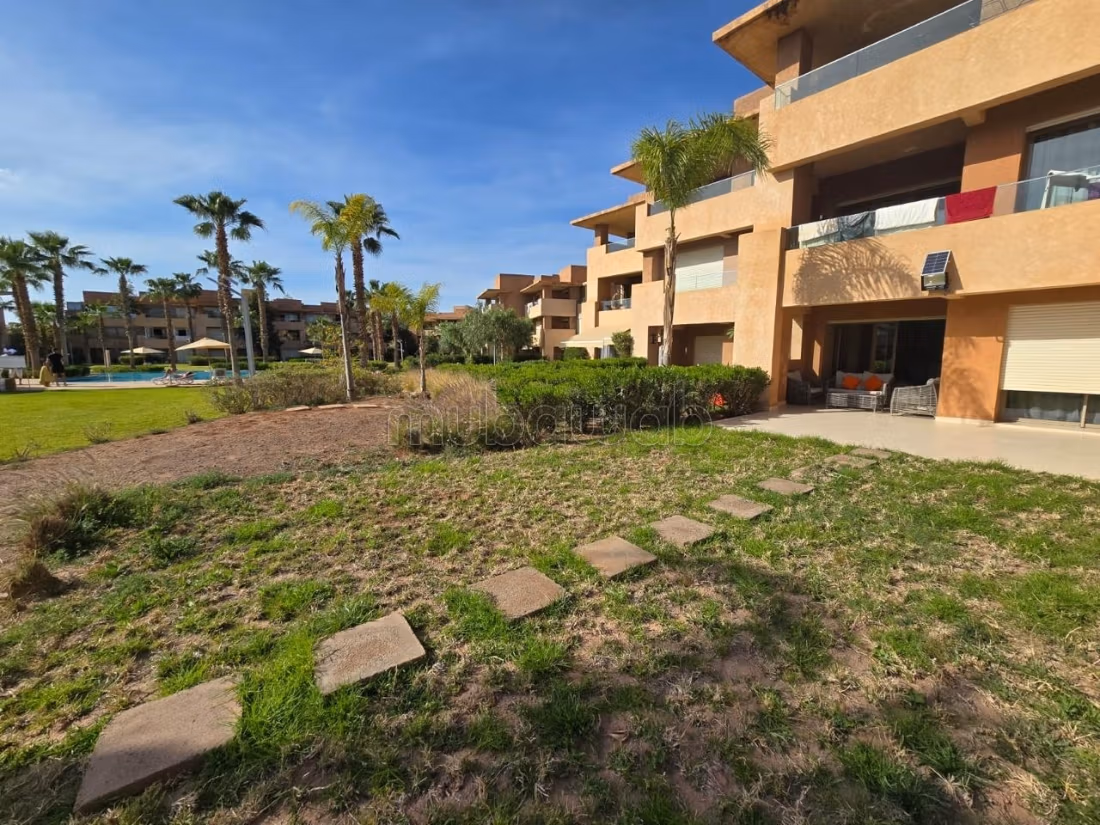 Rez de jardin, 2 chambres meublés, piscine, golf
