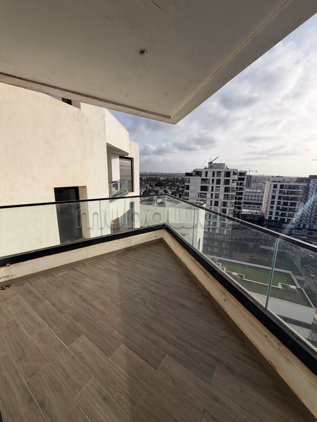 CFC Rent this apartment. Total area 110 m². Satellite dish and security