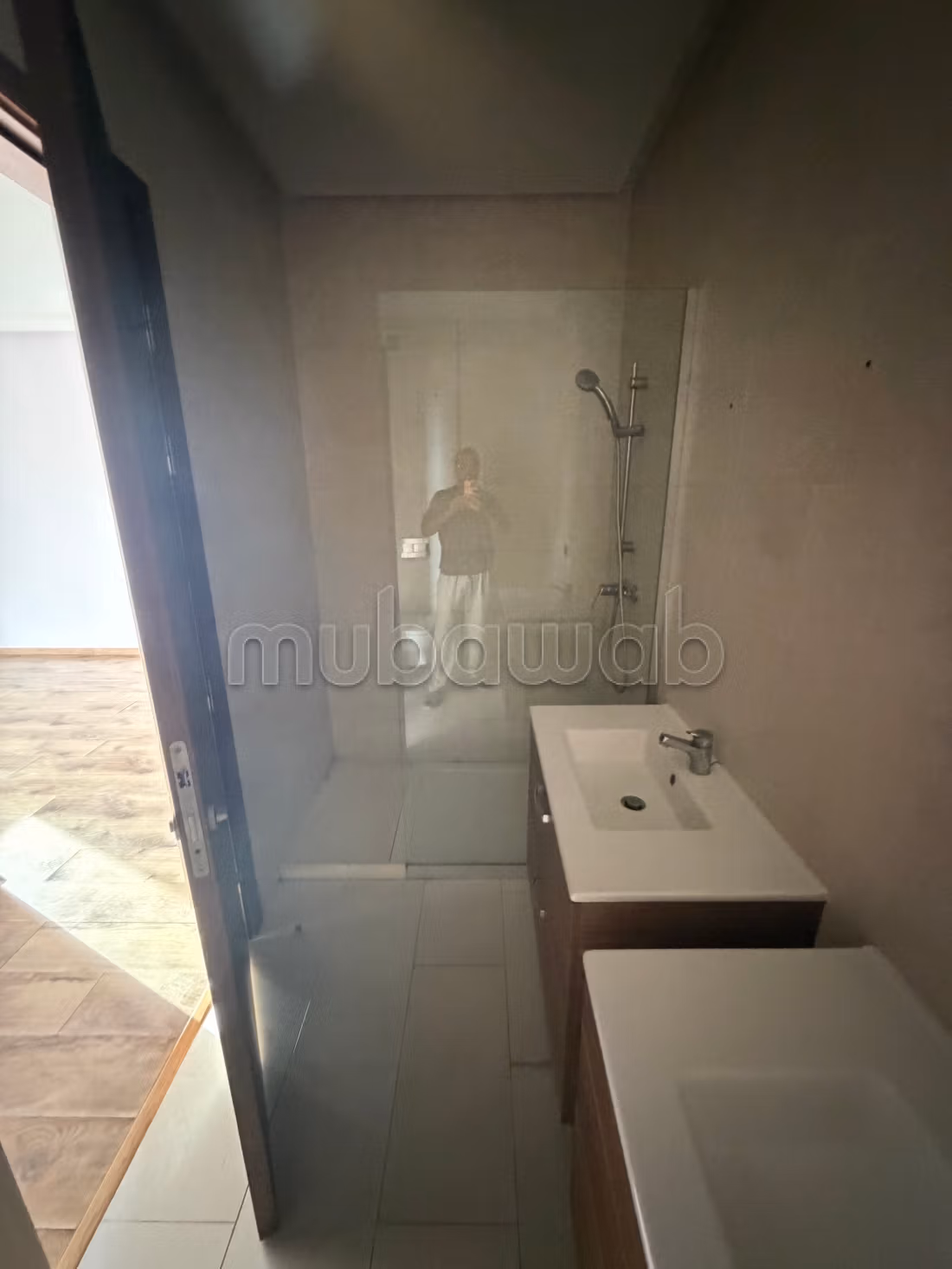 CFC Rent this apartment. Total area 110 m². Satellite dish and security