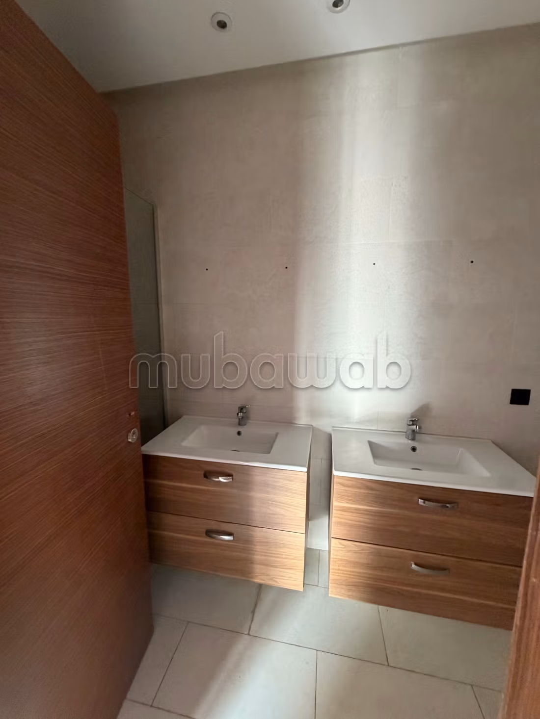 CFC Rent this apartment. Total area 110 m². Satellite dish and security