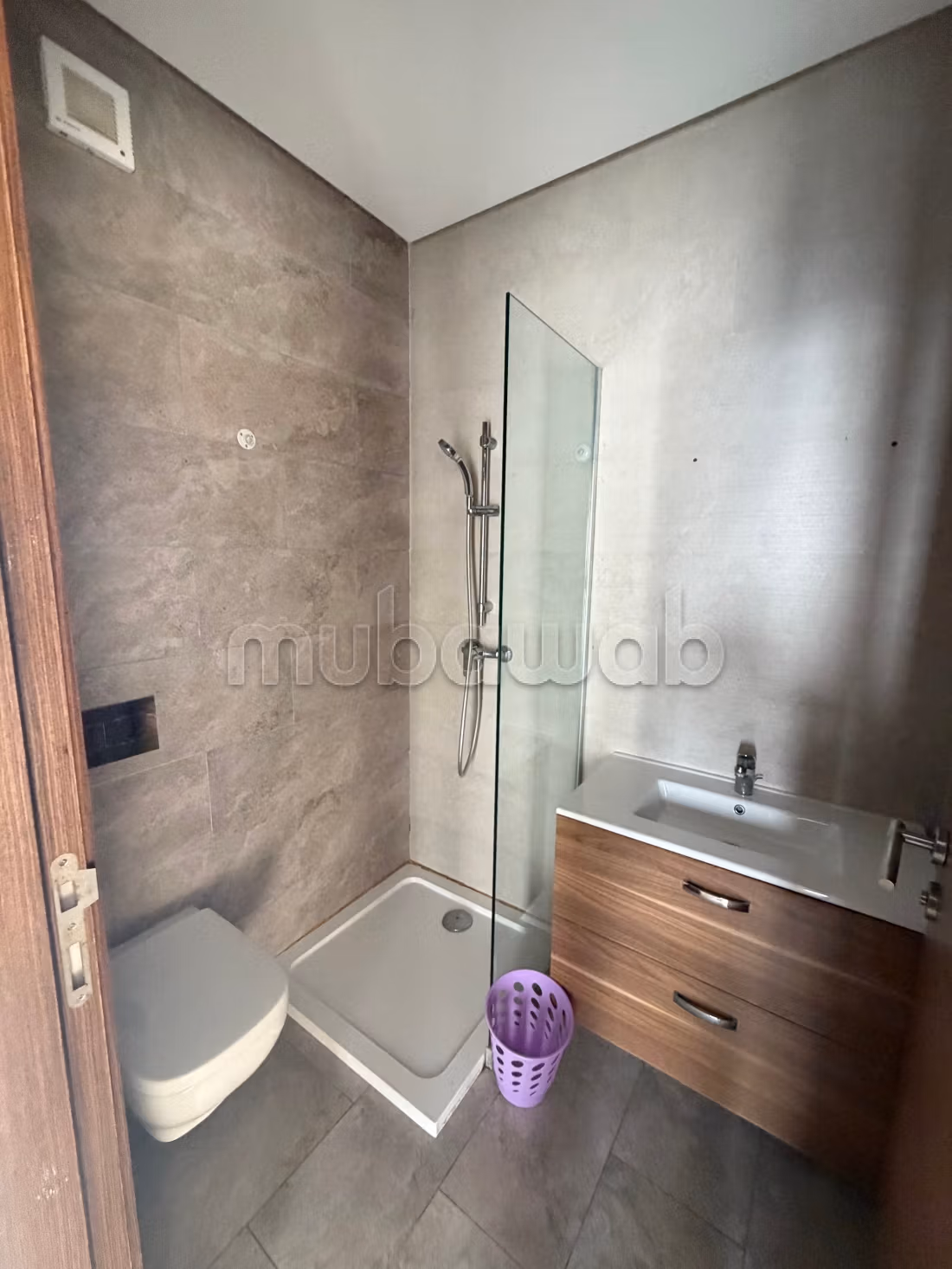 CFC Rent this apartment. Total area 110 m². Satellite dish and security