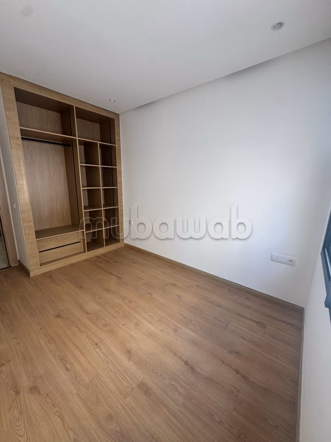 Vente d'un bel appartement à Bourgogne Ouest.
1 belle chambre.
Ascenseur et garage — 2