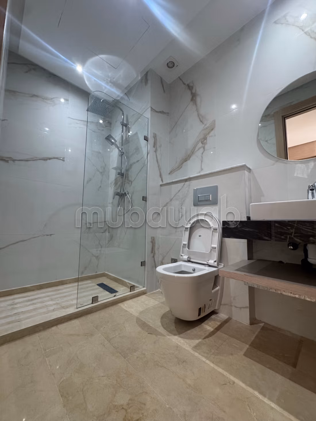 Vente d'un bel appartement à Bourgogne Ouest.
1 belle chambre.
Ascenseur et garage — 3