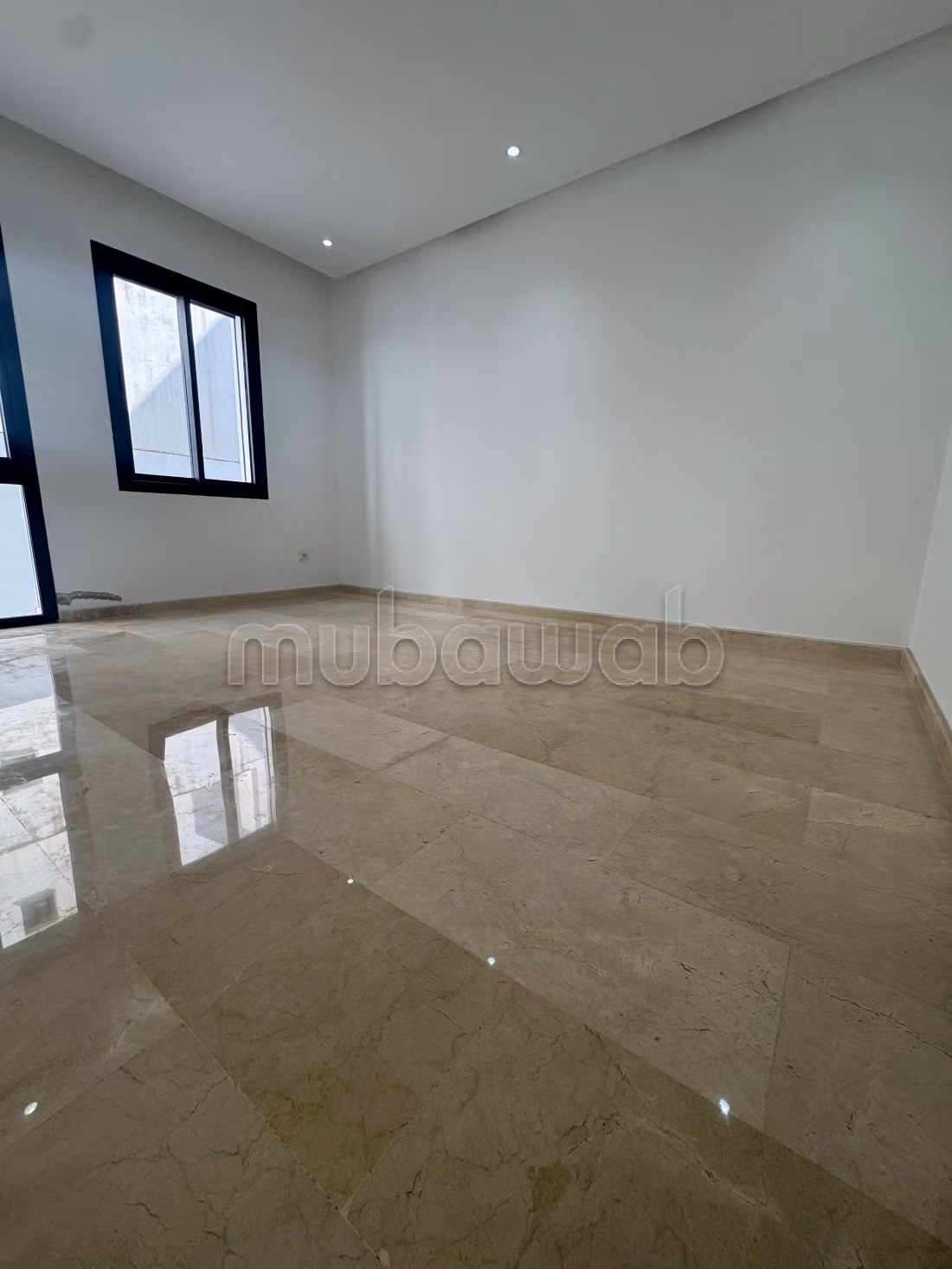 Vente d'un bel appartement à Bourgogne Ouest.
1 belle chambre.
Ascenseur et garage — 4