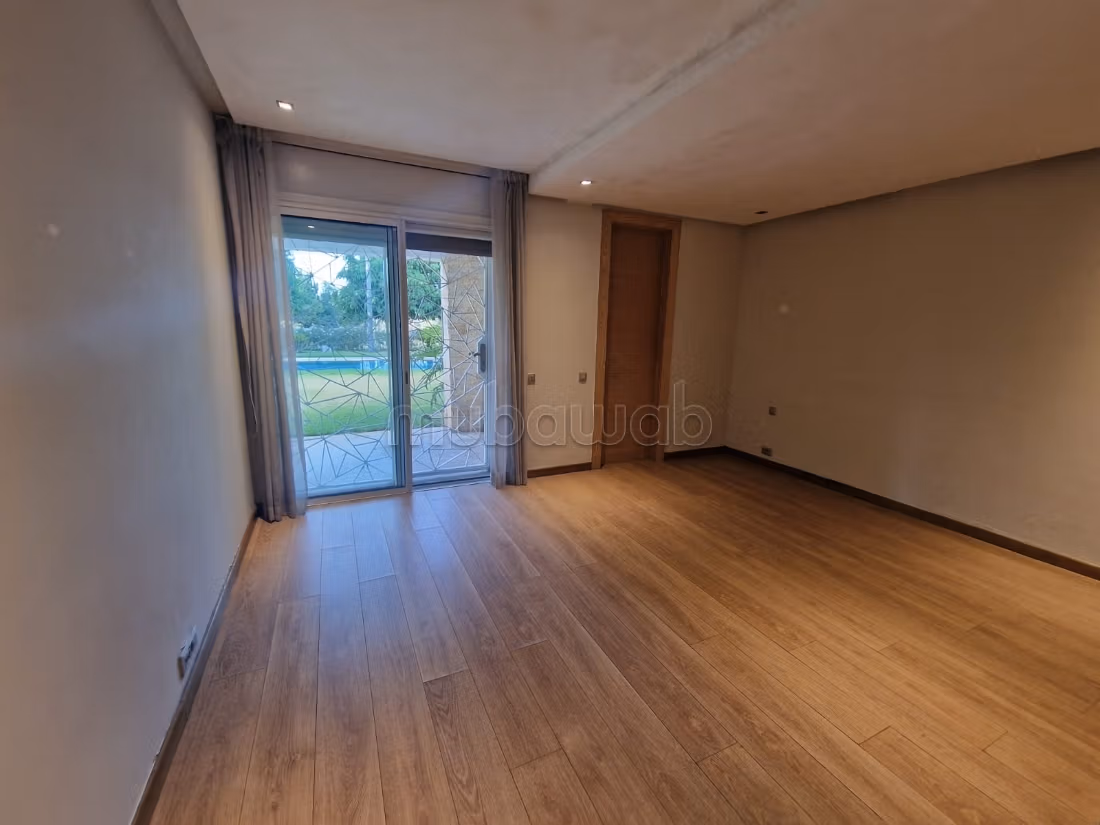 Location villa meublée ou bien vide de haut standing à Ville Verte.
7 grandes pièces.
Bien meublé