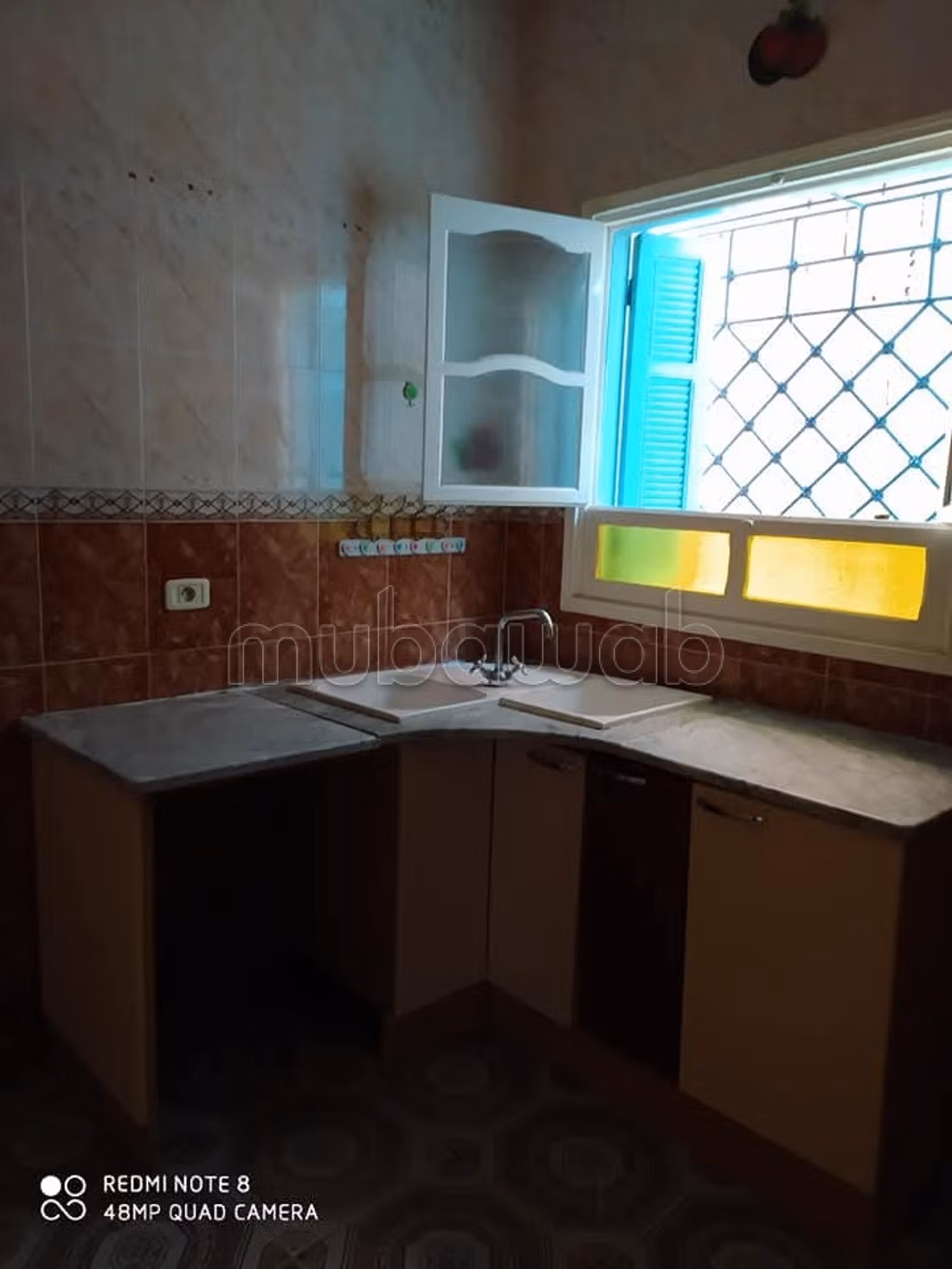 Jolie maison à vendre avec 3 garages. Surface totale 110 m²