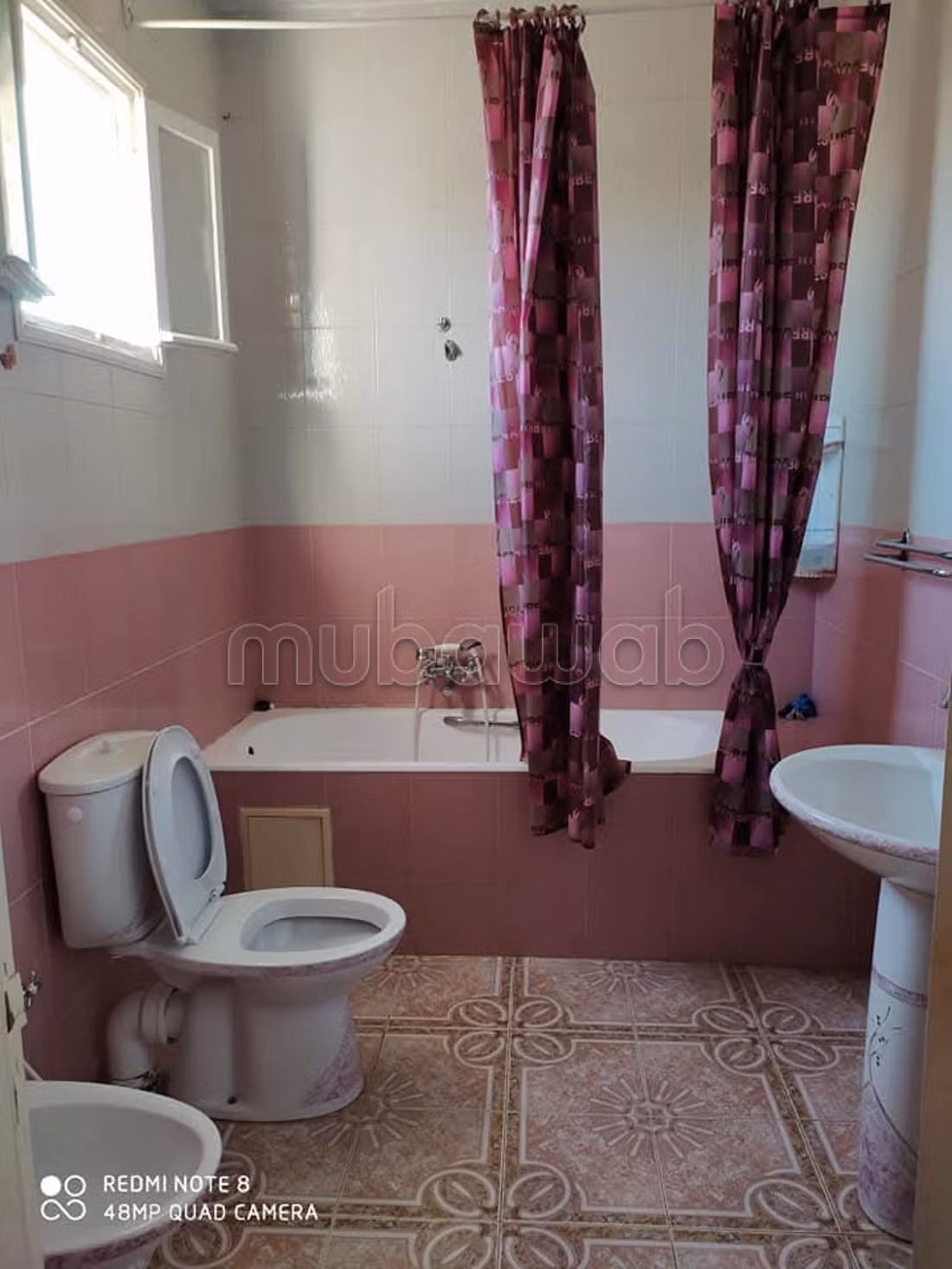 Jolie maison à vendre avec 3 garages. Surface totale 110 m²