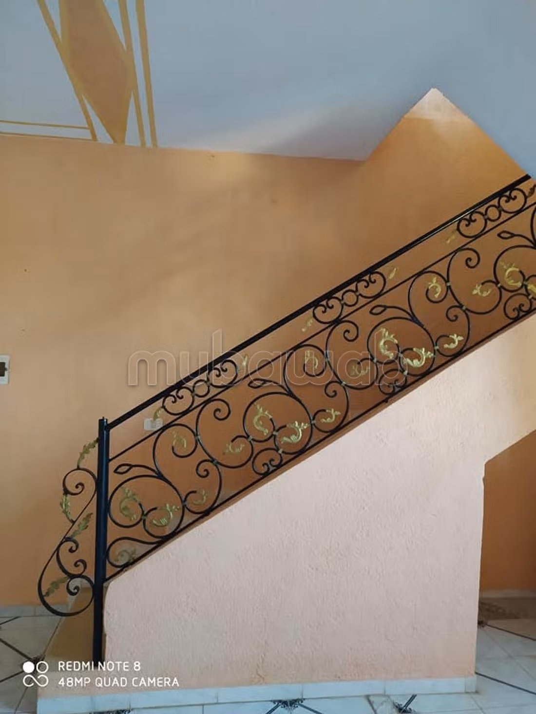 Jolie maison à vendre avec 3 garages. Surface totale 110 m²