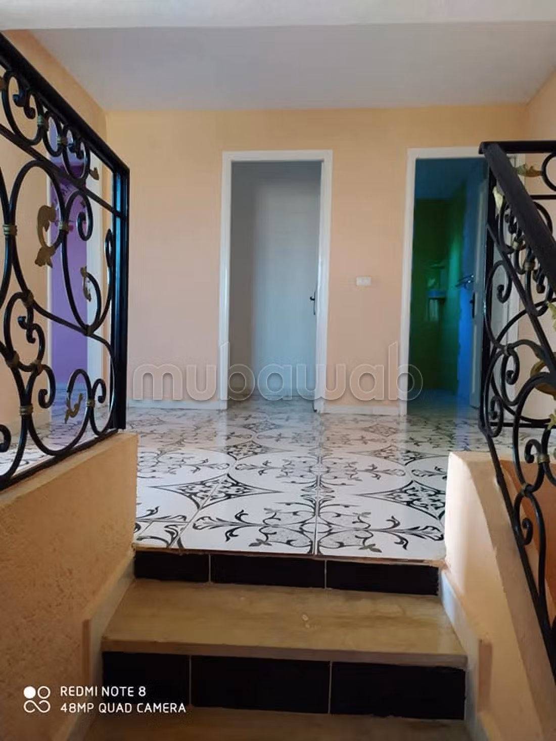 Jolie maison à vendre avec 3 garages. Surface totale 110 m²