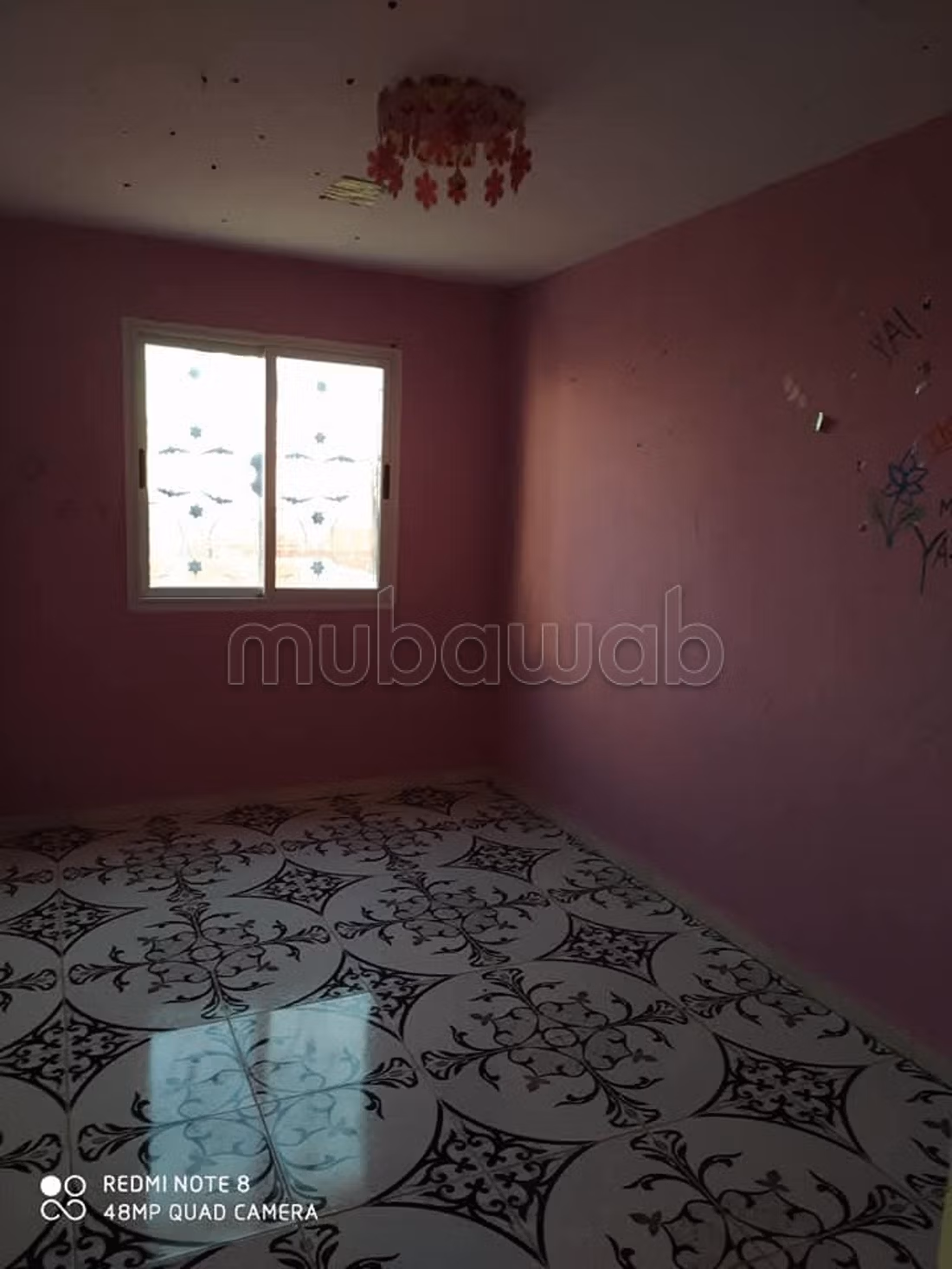 Jolie maison à vendre avec 3 garages. Surface totale 110 m²