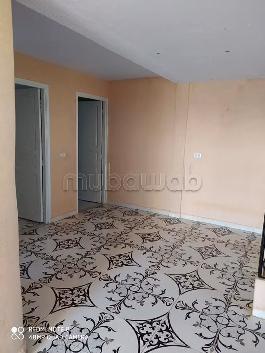 Jolie maison à vendre avec 3 garages. Surface totale 110 m²