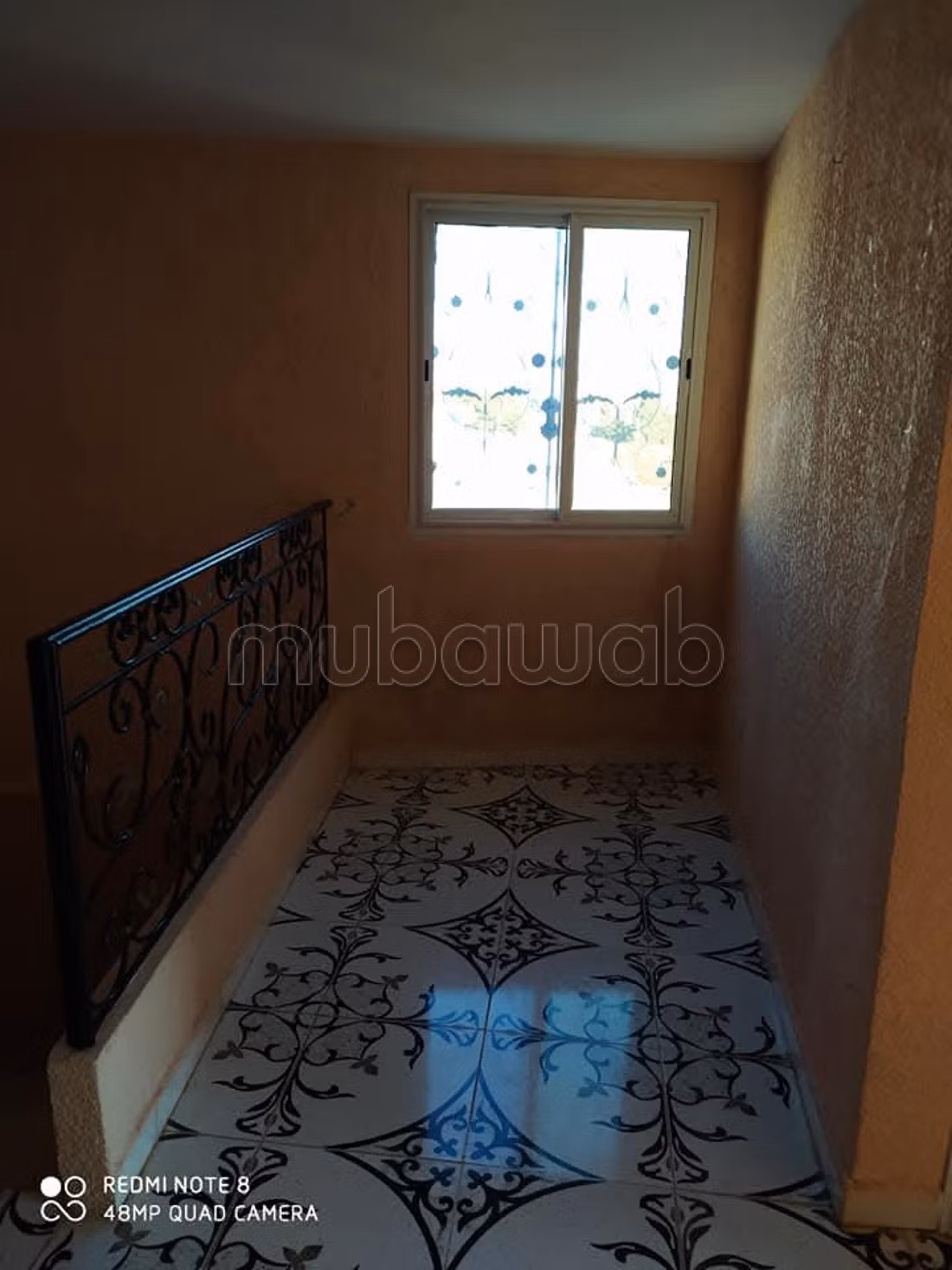 Jolie maison à vendre avec 3 garages. Surface totale 110 m²