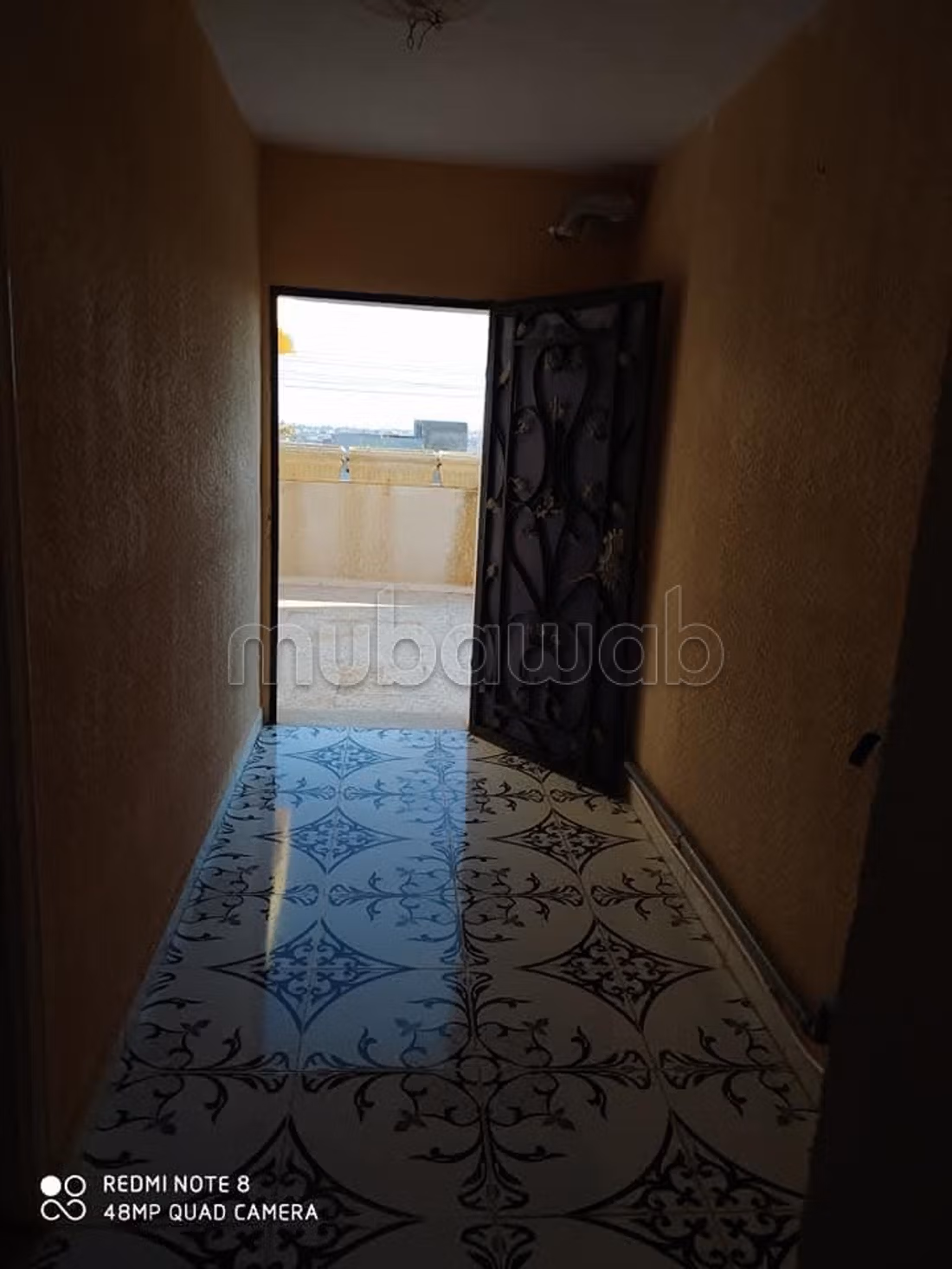 Jolie maison à vendre avec 3 garages. Surface totale 110 m²