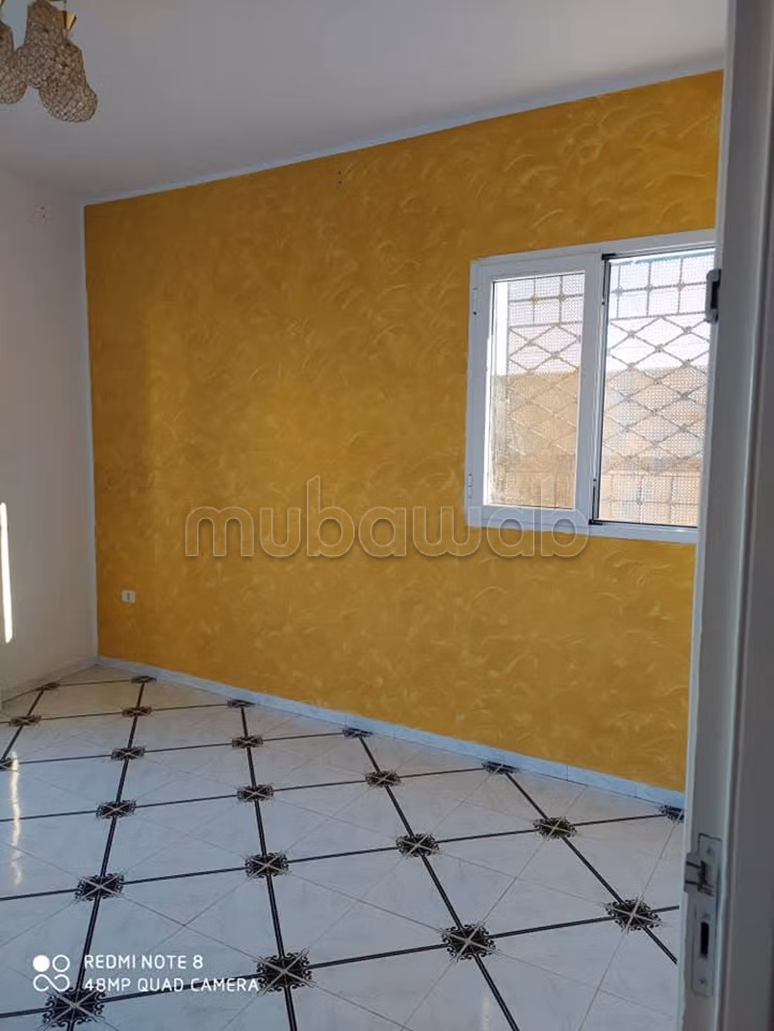 Jolie maison à vendre avec 3 garages. Surface totale 110 m²