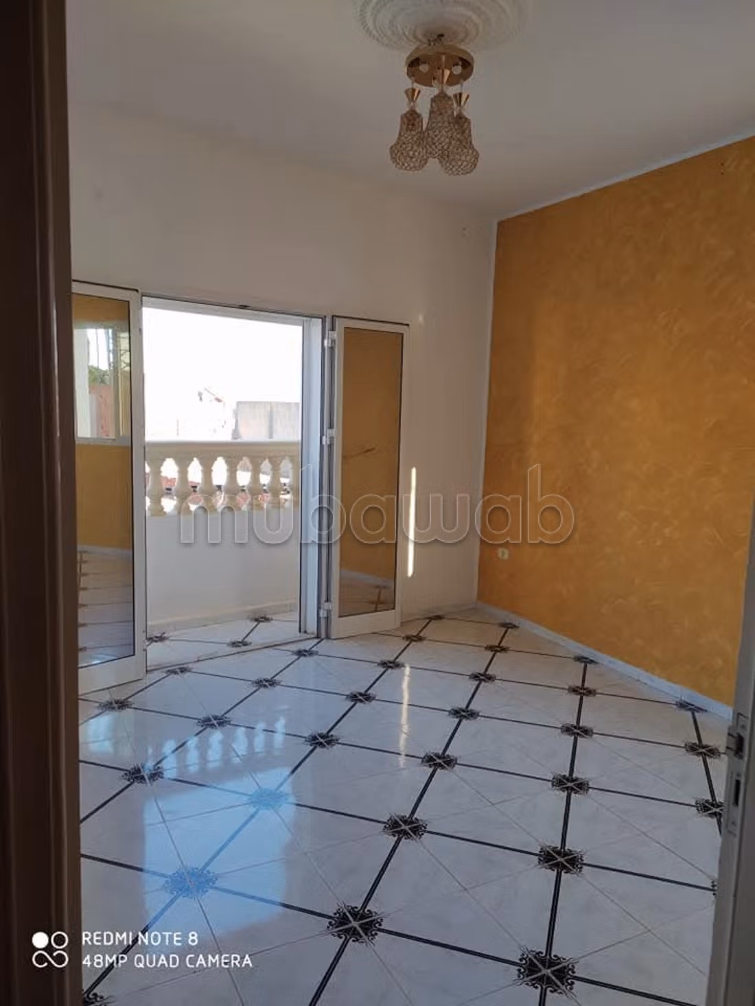 Jolie maison à vendre avec 3 garages. Surface totale 110 m²