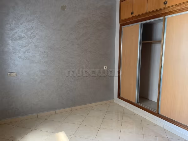 Appartement en vente à Hamria. 
3 chambres. 
Avec ascenseur