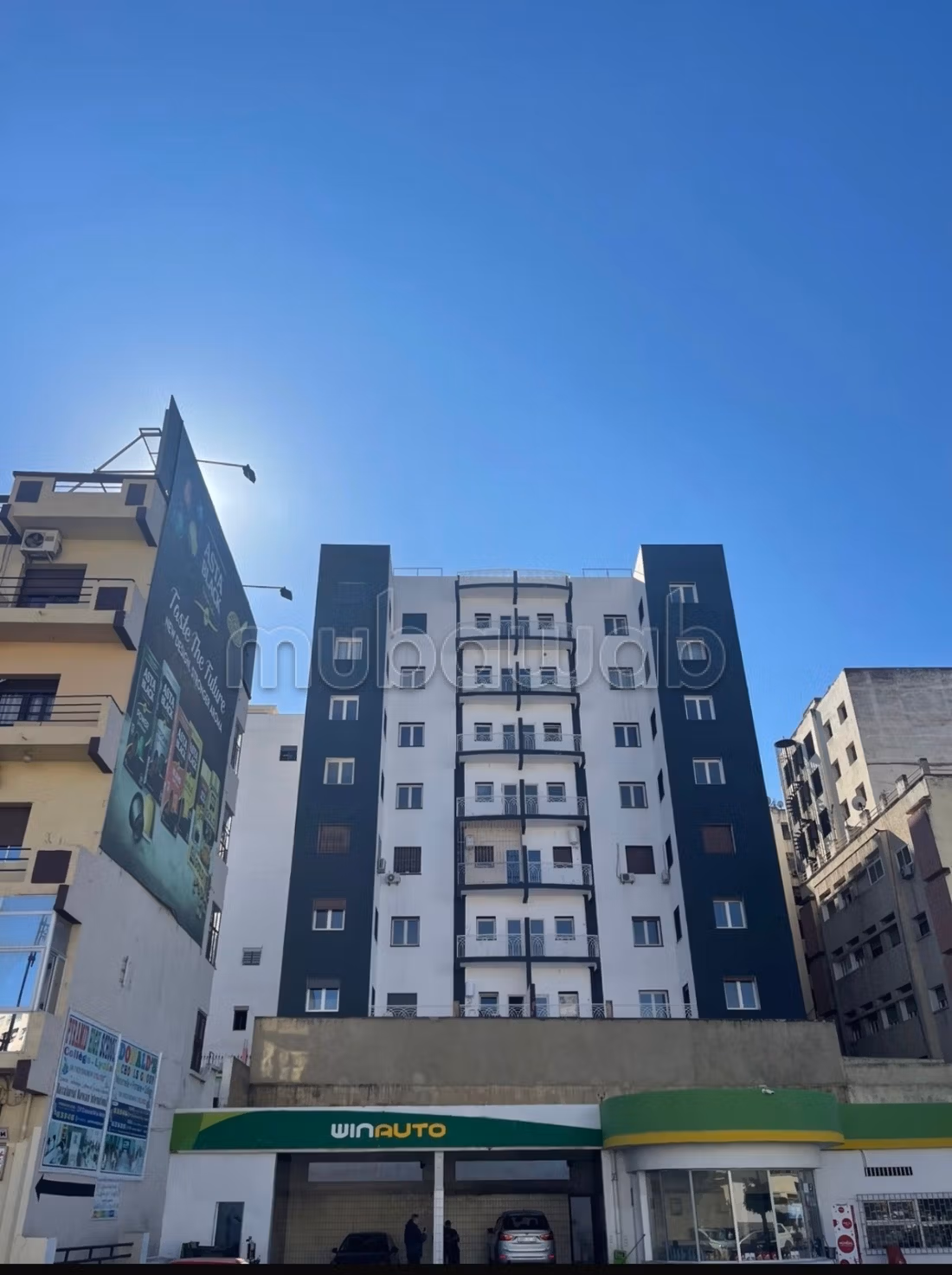Louez cet appartement à Hamria. 
Surface de 103 m². 
Antenne parabolique et Porte blindée — 2