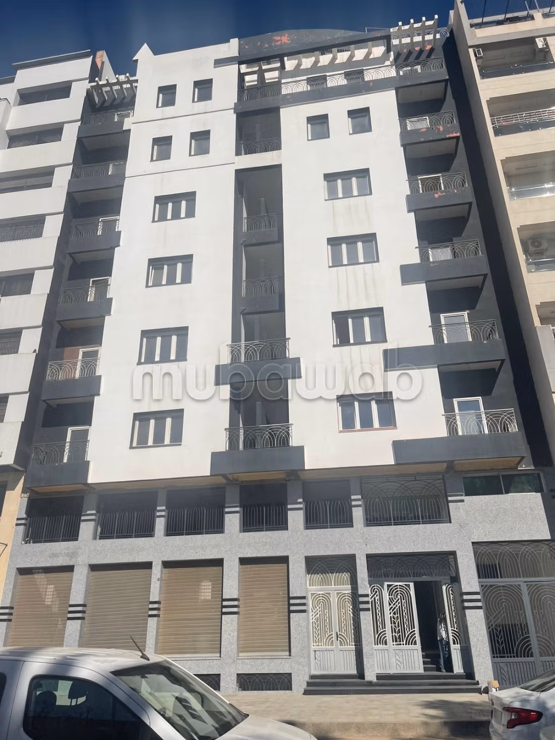 Louez cet appartement à Hamria. 
Surface de 103 m². 
Antenne parabolique et Porte blindée — 3