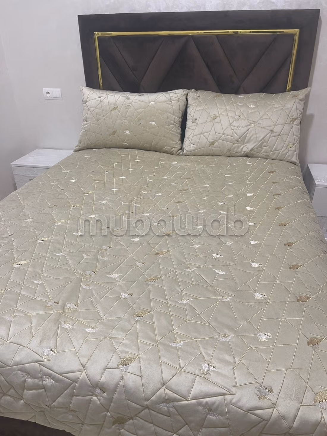 Louez cet appartement à Hamria. 
Surface de 103 m². 
Antenne parabolique et Porte blindée — 4
