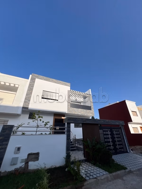 Maison de haut standing à vendre à alliance mehdia 
Superficie 270 m². Porte blindée, salon marocain