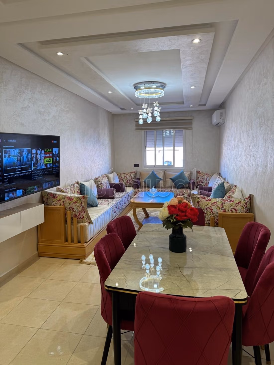 Appartement à vendre à Ain Mezouar. 
3 pièces. 
Meublé