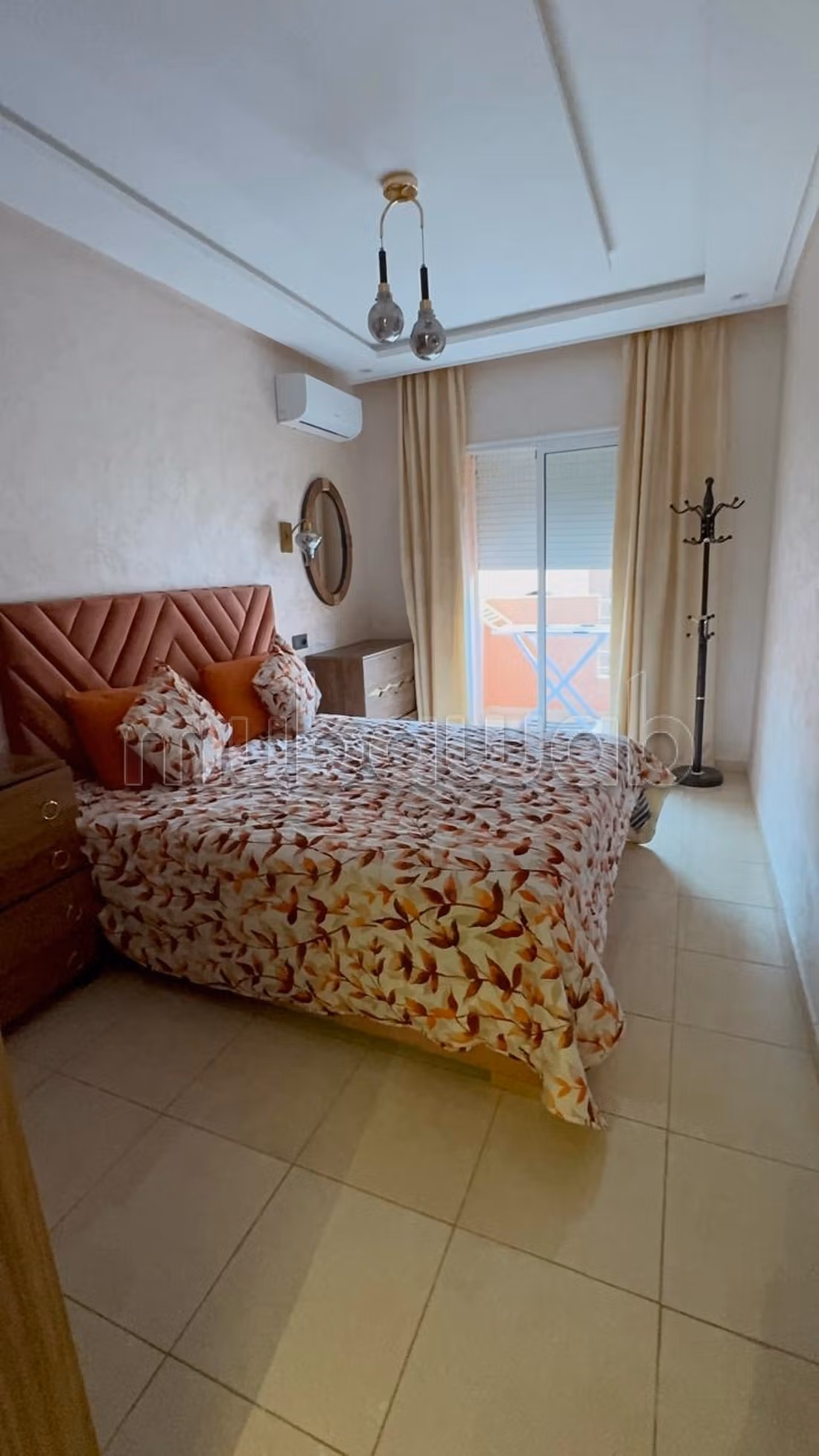 Appartement à vendre à Ain Mezouar. 
3 pièces. 
Meublé — 2