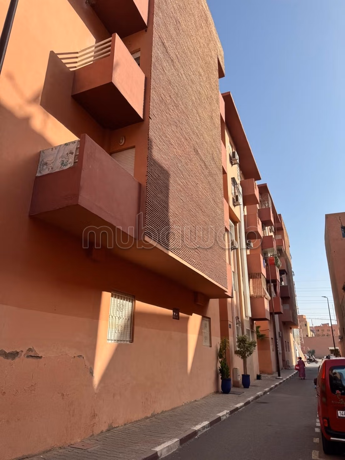 Appartement à vendre à Ain Mezouar. 
3 pièces. 
Meublé — 5