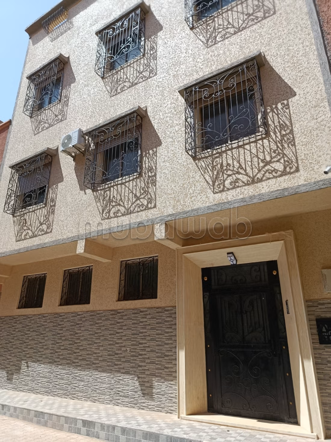 Maison à vendre à Mhamid.
Superficie 100 m².
Antenne parabolique et sécurité