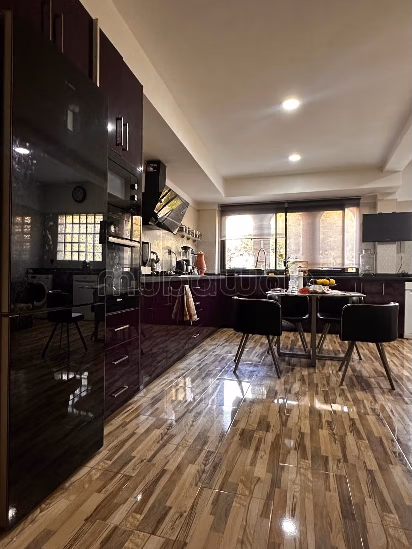 Appartement en location à Ain Diab.
Meublé — 6