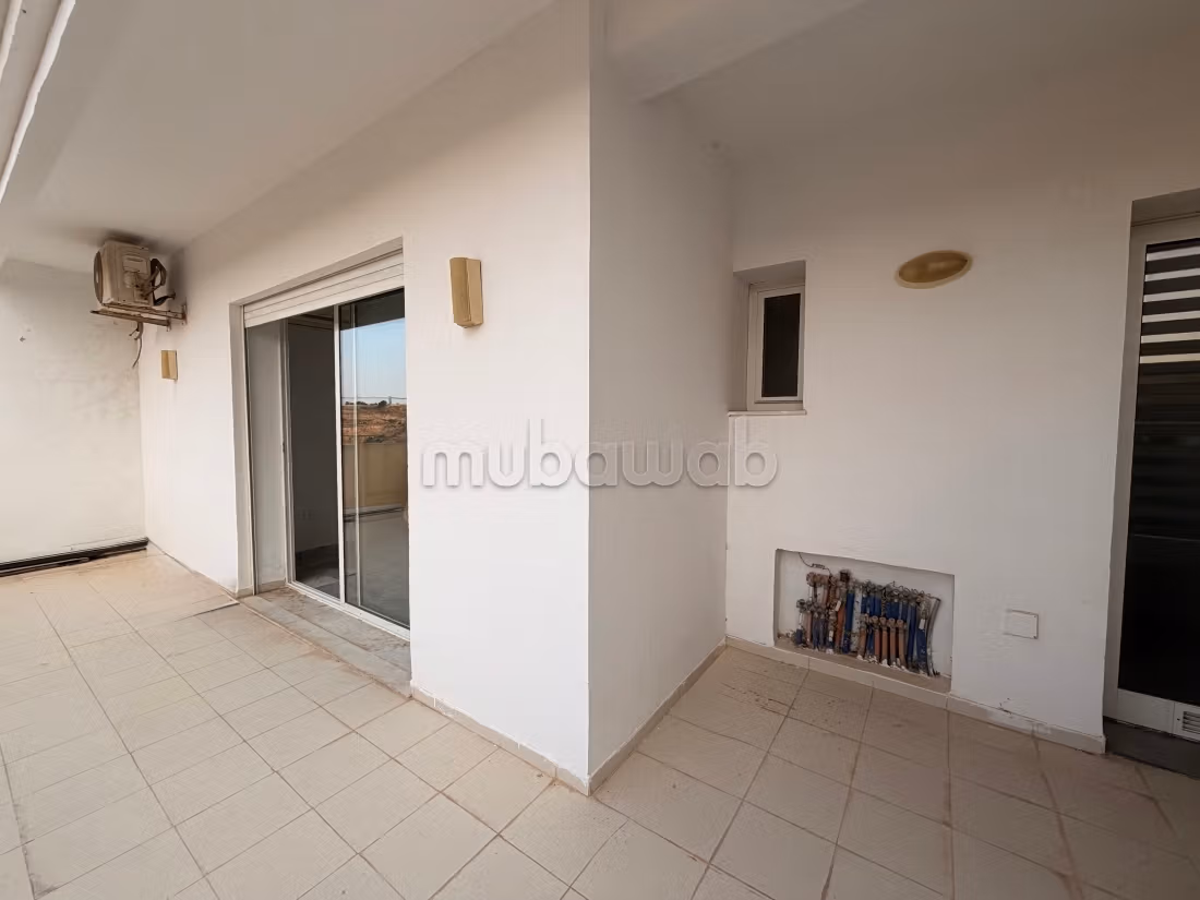 In affitto un appartamento S1 con terrazza a Ennasr