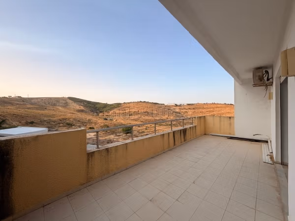 In affitto un appartamento S1 con terrazza a Ennasr